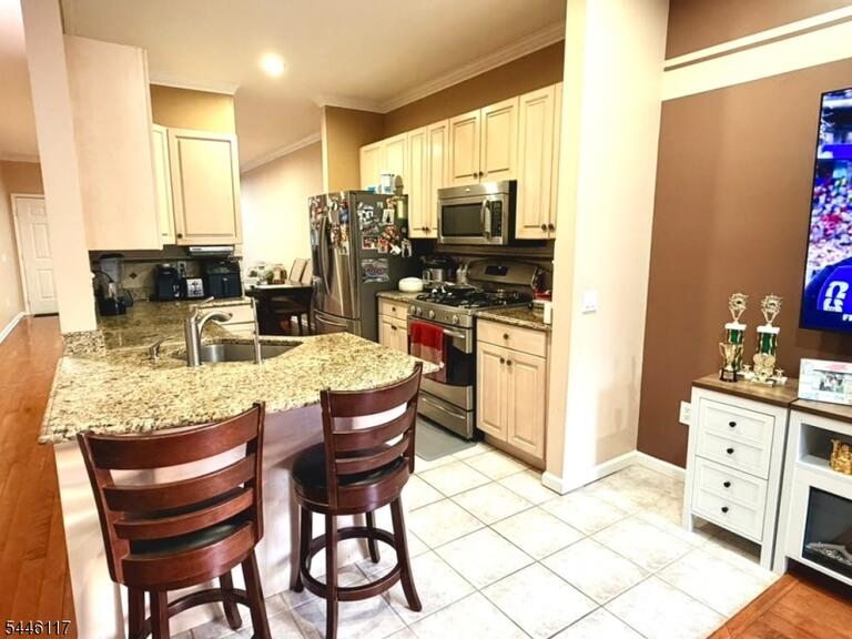 Property listing MLS 4040185 photo 5
