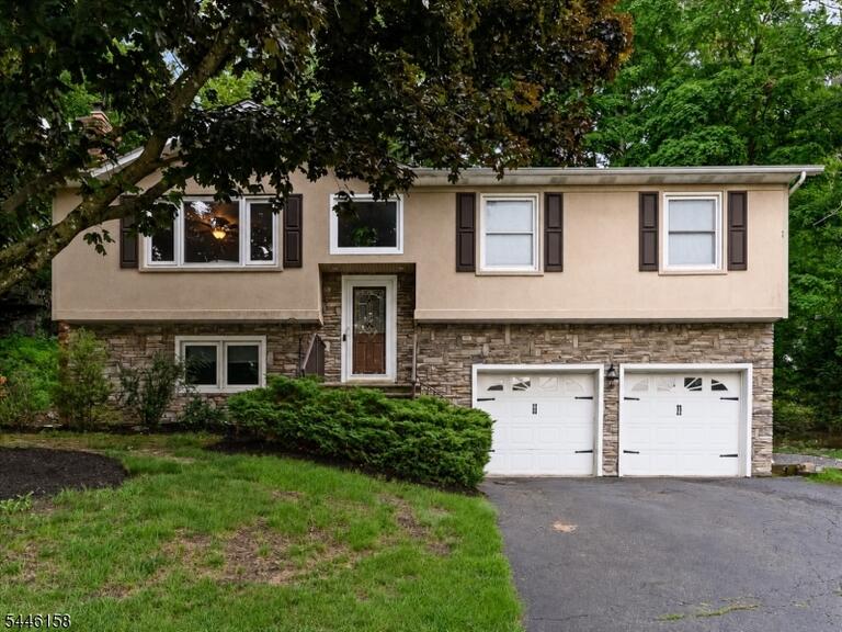 Property listing MLS 4040191 photo 1