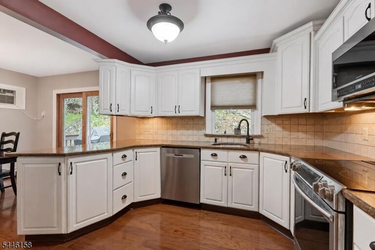 Property listing MLS 4040191 photo 2