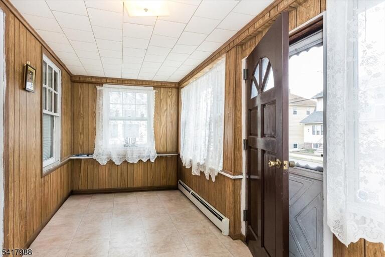 Property listing MLS 4040293 photo 2