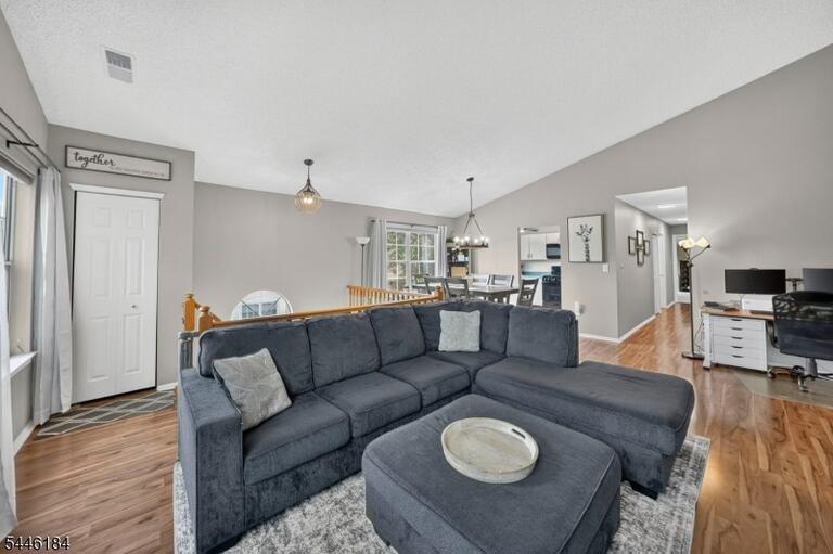 Property listing MLS 4040299 photo 9