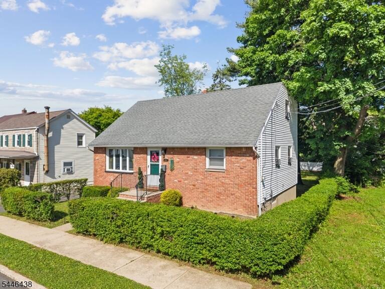 Property listing MLS 4040384 photo 1