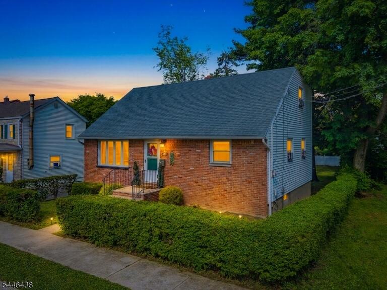 Property listing MLS 4040384 photo 2