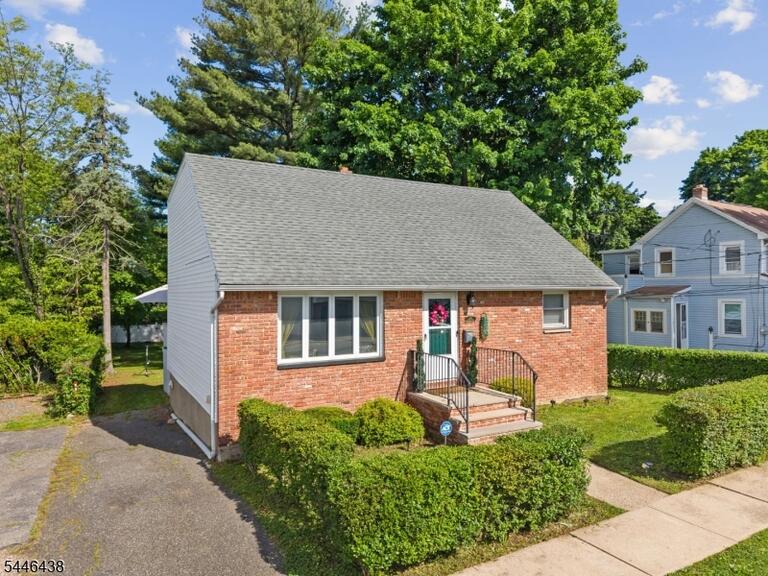 Property listing MLS 4040384 photo 3