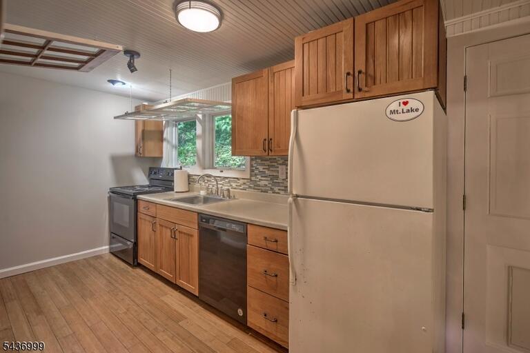 Property listing MLS 4040431 photo 9