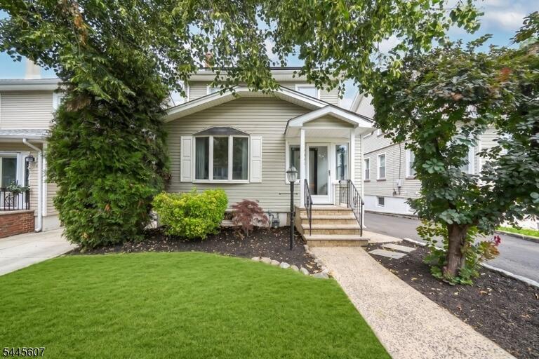 Property listing MLS 4040473 photo 1