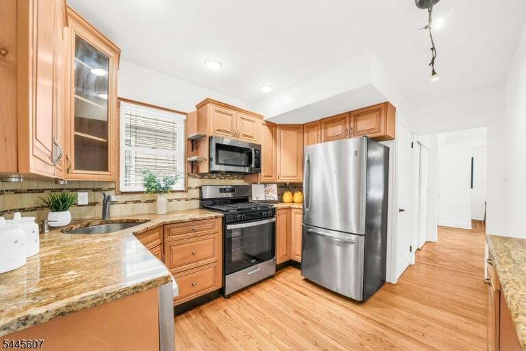 Property listing MLS 4040473 photo 11