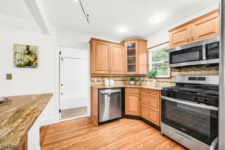 Property listing MLS 4040473 photo 12