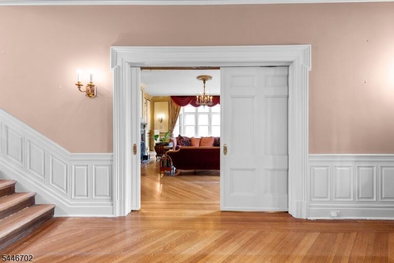 Property listing MLS 4040587 photo 1