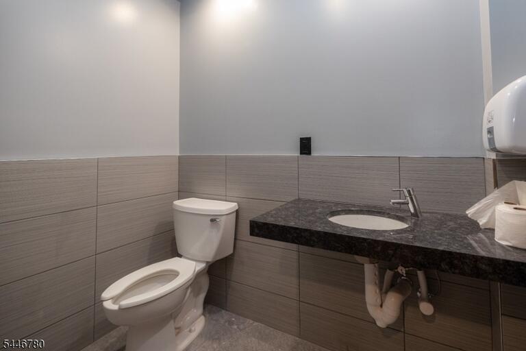 Property listing MLS 4040665 photo 7