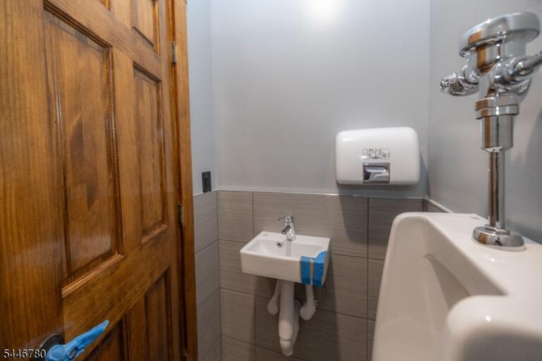 Property listing MLS 4040665 photo 8