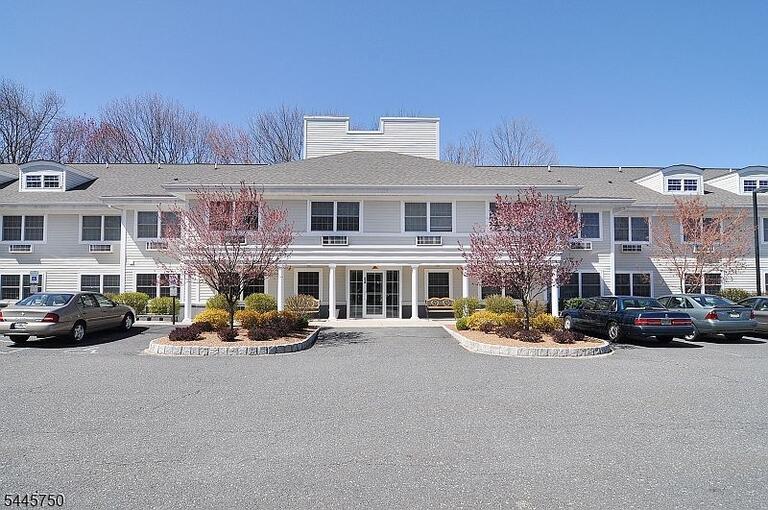 Property listing MLS 4040711 photo 1