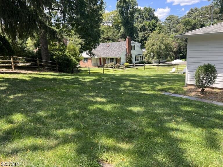 Property listing MLS 4040784 photo 16