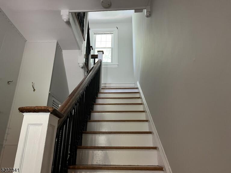 Property listing MLS 4040784 photo 4