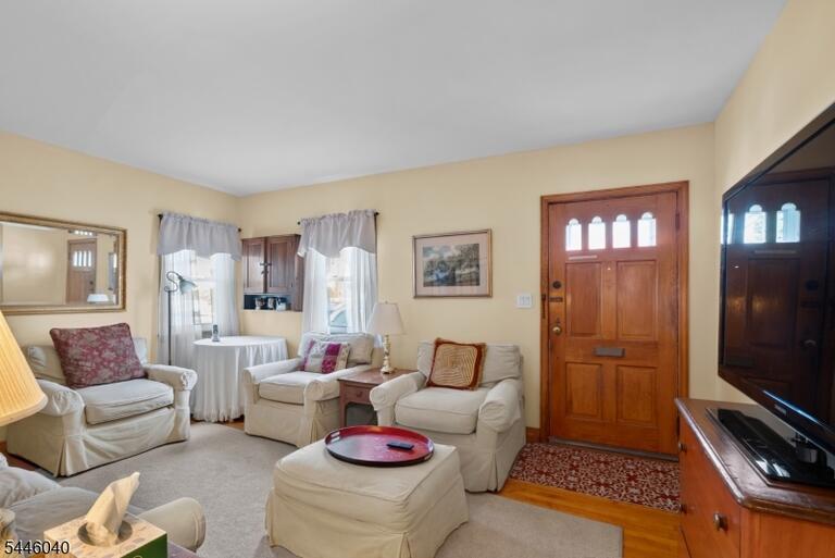 Property listing MLS 4040850 photo 4