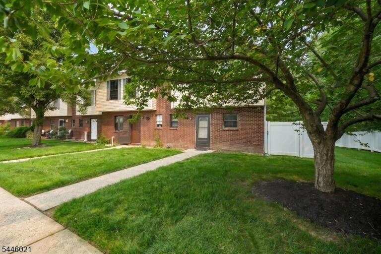 Property listing MLS 4040893 photo 3