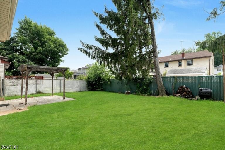 Property listing MLS 4041064 photo 3