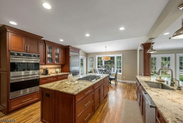 Property listing MLS 4041161 photo 17