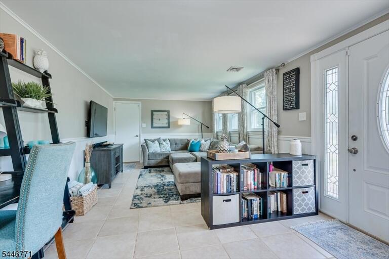 Property listing MLS 4041203 photo 4