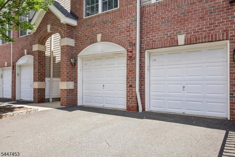 Property listing MLS 4041372 photo 2