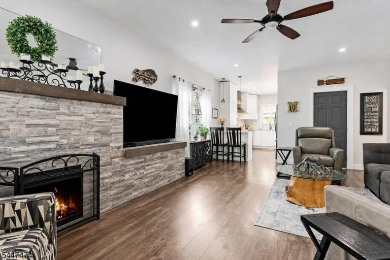 Property listing MLS 4041812 photo 2