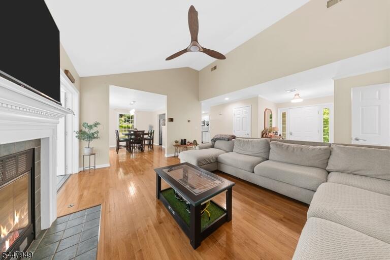 Property listing MLS 4042010 photo 11