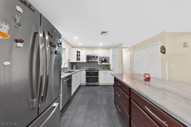 Property listing MLS 4042010 photo 18