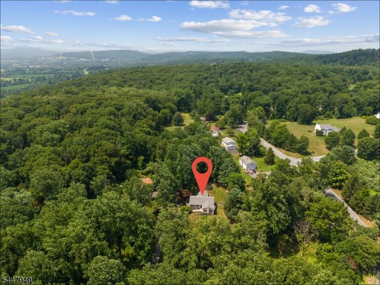 Property listing MLS 4042010 photo 4