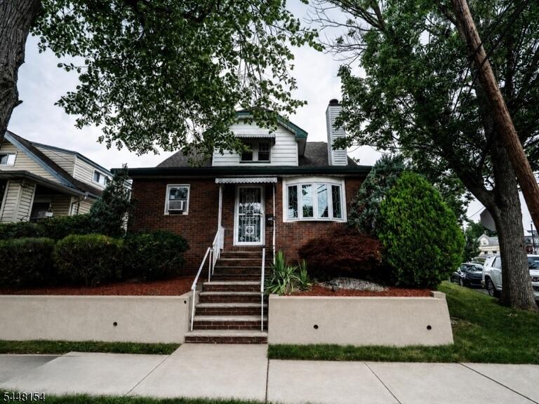 Property listing MLS 4042099 photo 1