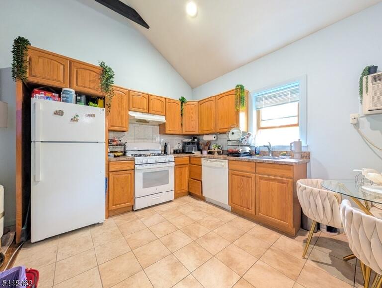 Property listing MLS 4042131 photo 4