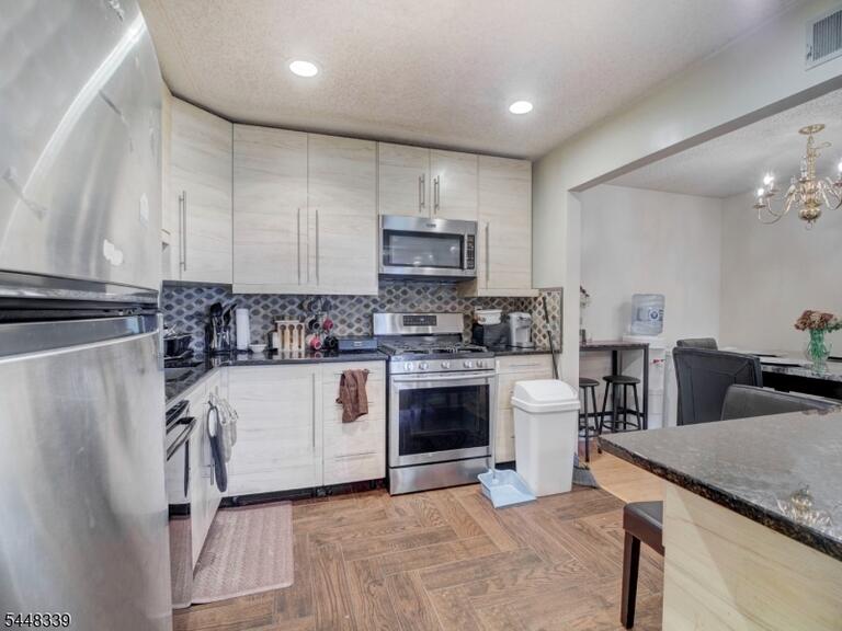 Property listing MLS 4042137 photo 6