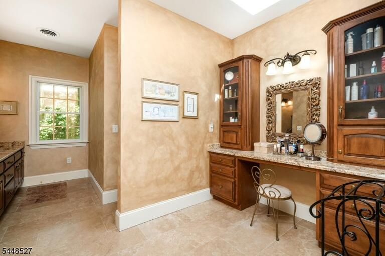 Property listing MLS 4042333 photo 10