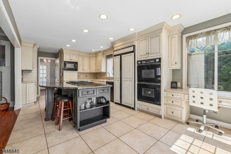 Property listing MLS 4042610 photo 4
