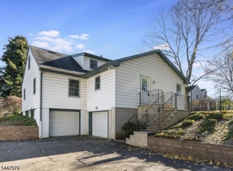 Property listing MLS 4042766 photo 1