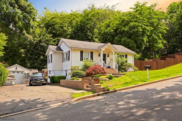 Property listing MLS 4043553 photo 1