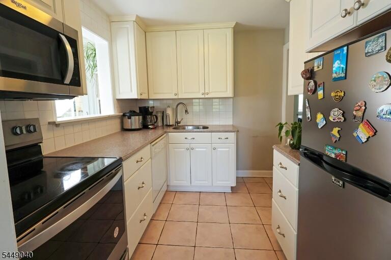 Property listing MLS 4043553 photo 5
