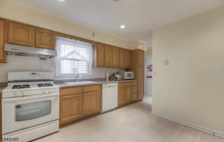 Property listing MLS 4043588 photo 5