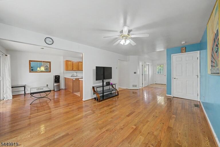 Property listing MLS 4043589 photo 14
