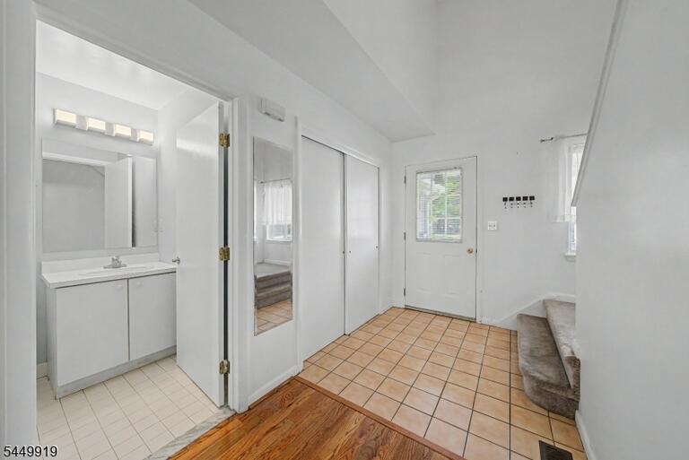 Property listing MLS 4043589 photo 4