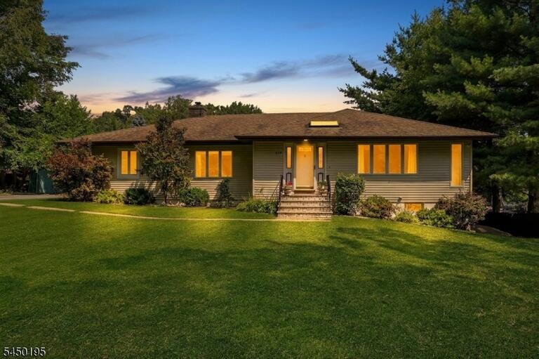 Property listing MLS 4043692 photo 1