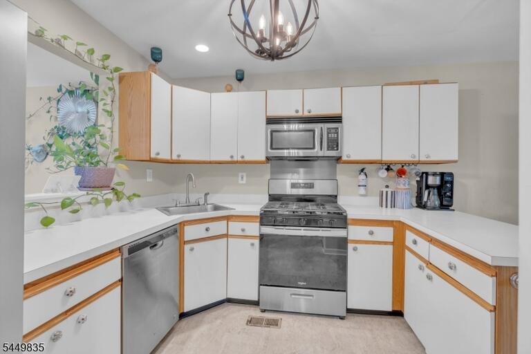 Property listing MLS 4043889 photo 5
