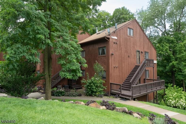 Property listing MLS 4043890 photo 2