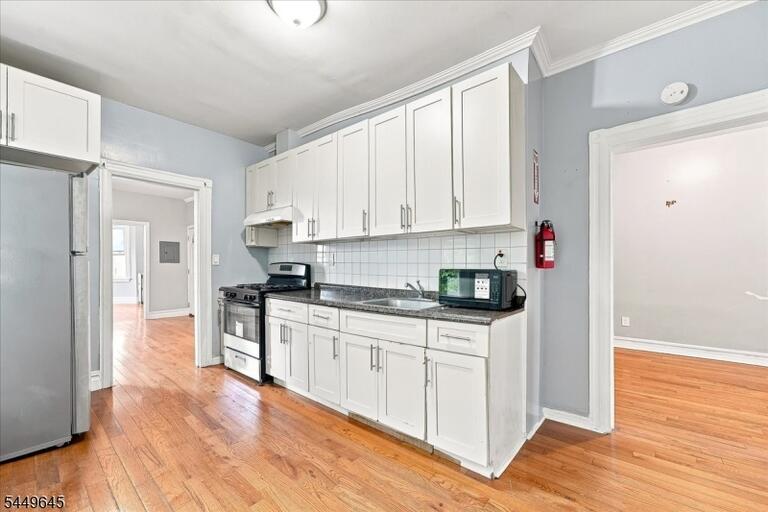 Property listing MLS 4043939 photo 3