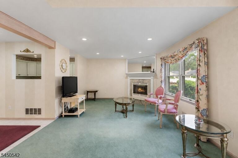 Property listing MLS 4044040 photo 8