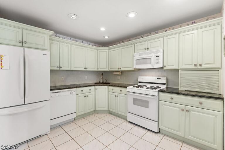 Property listing MLS 4044040 photo 9