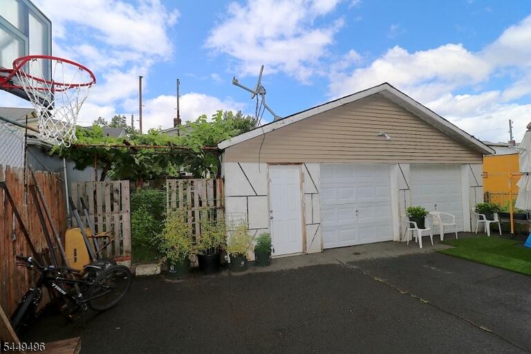 Property listing MLS 4044214 photo 3