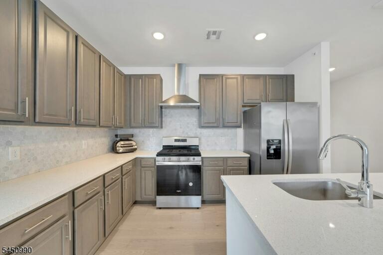 Property listing MLS 4044420 photo 2