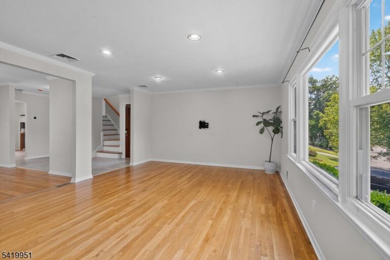 Property listing MLS 4044448 photo 4
