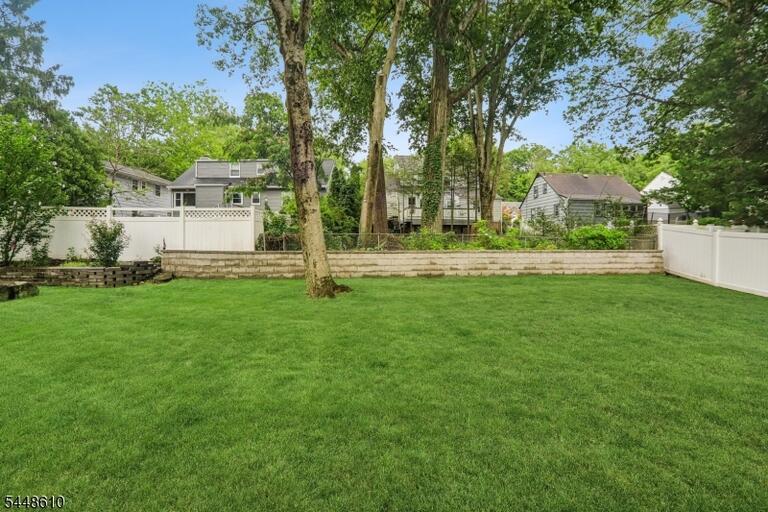 Property listing MLS 4044475 photo 43