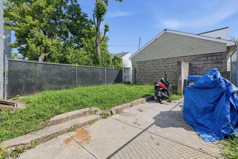 Property listing MLS 4044512 photo 3